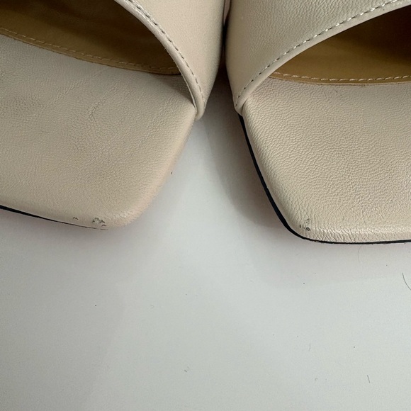 Chic Cream Mules with Gold Chain Detail - Picture 7 of 8